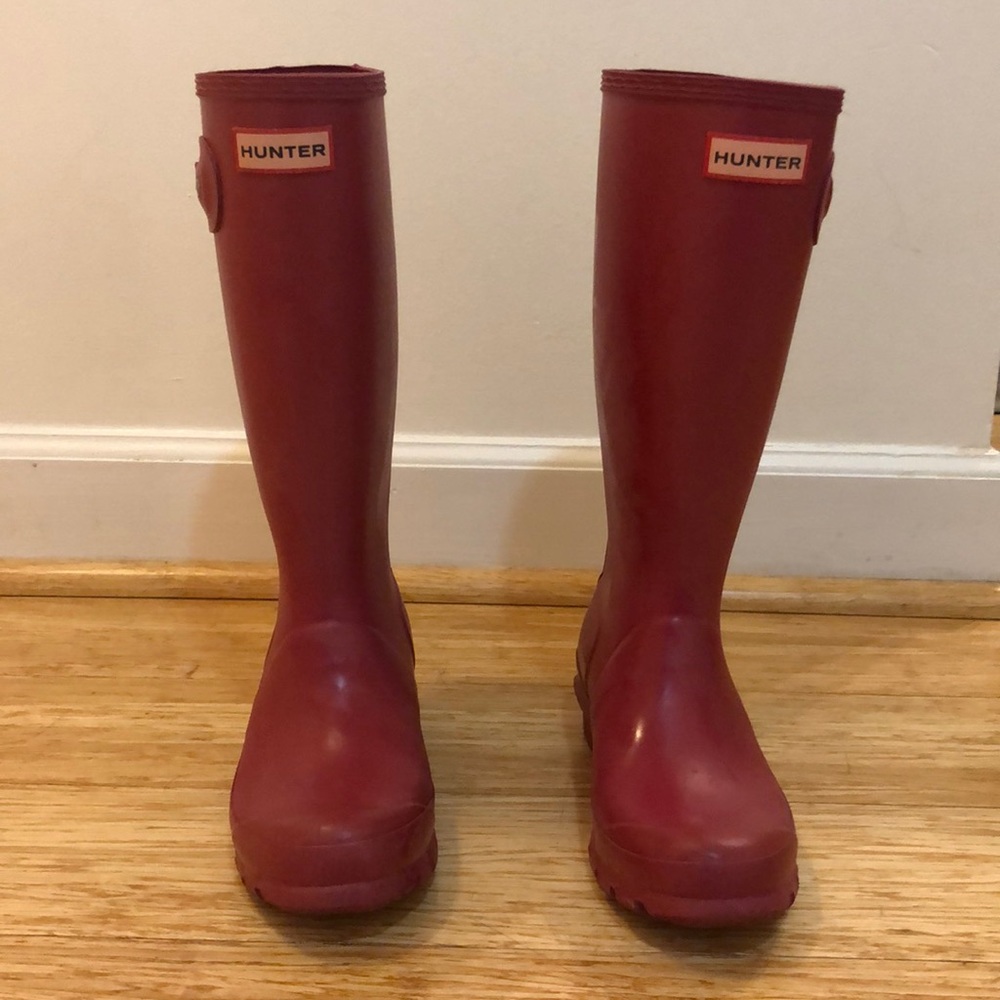 Raspberry Hunter Rainboots with original box